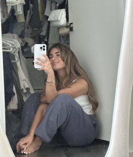 Gabriella Annalisa feet photo thumbnail