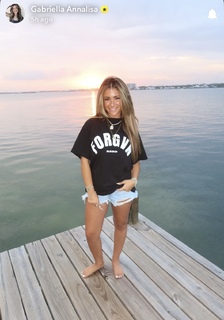 Gabriella Annalisa feet photo thumbnail