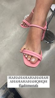 Gabriella Mustafá feet photo 4