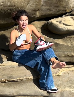 Gabriella Saraivah feet photo 3