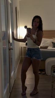 Gabriella Saraivah feet photo 3