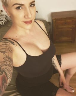 Gabriella Tóth feet photo 1