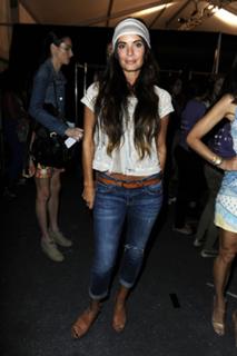 Gabrielle Anwar feet photo thumbnail