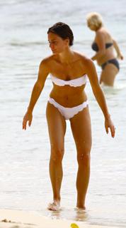 Gabrielle Anwar feet photo thumbnail