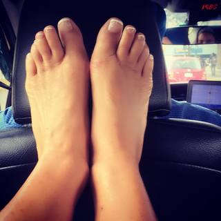 Gabrielle Anwar feet photo thumbnail