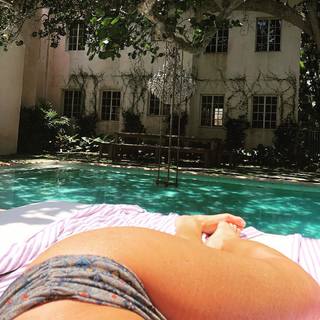Gabrielle Anwar feet photo thumbnail