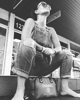 Gabrielle Anwar feet photo thumbnail