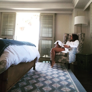Gabrielle Anwar feet photo thumbnail