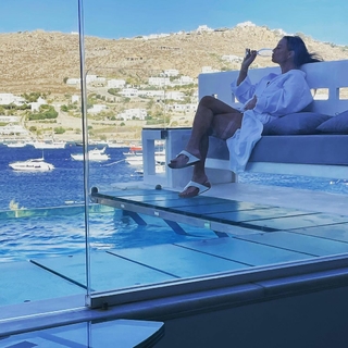 Gabrielle Anwar feet photo thumbnail