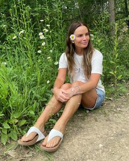 Gabrielle Anwar feet photo thumbnail