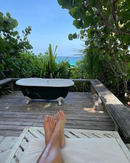 Gabrielle Anwar feet photo thumbnail