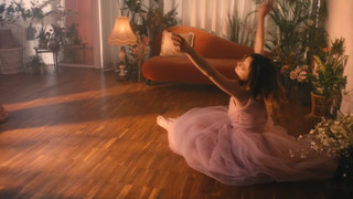 Gabrielle Aplin feet photo 9