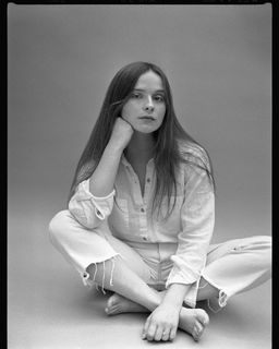 Gabrielle Aplin feet photo 20