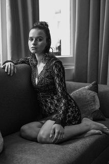 Gabrielle Aplin feet photo 2