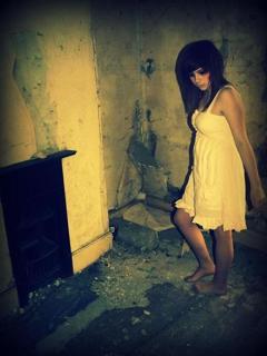 Gabrielle Aplin feet photo 3