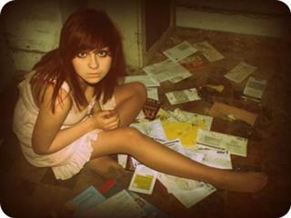 Gabrielle Aplin feet photo 3