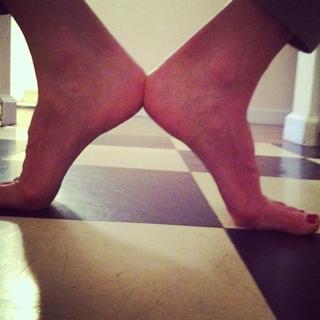 Gabrielle Bernstein feet photo 5