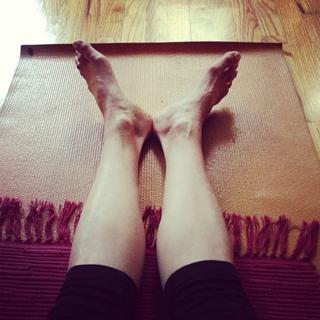 Gabrielle Bernstein feet photo 3