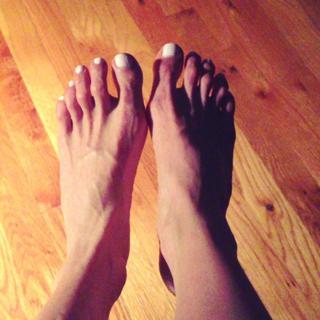 Gabrielle Bernstein feet photo 15