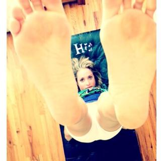 Gabrielle Bernstein feet photo 13