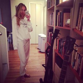 Gabrielle Bernstein feet photo 4