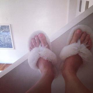 Gabrielle Bernstein feet photo 7