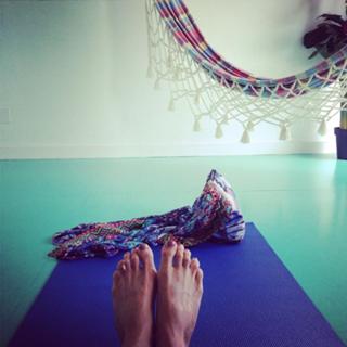 Gabrielle Bernstein feet photo 4