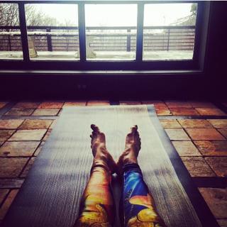 Gabrielle Bernstein feet photo 15