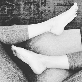 Gabrielle Bernstein feet photo 5