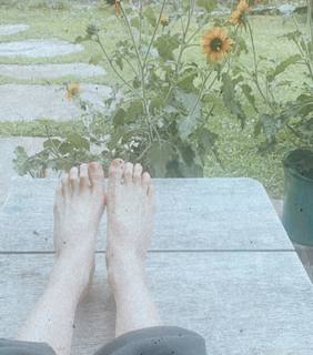 Gabrielle Bernstein feet photo 4