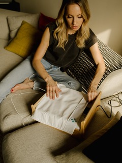 Gabrielle Bernstein feet photo 17
