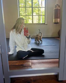 Gabrielle Bernstein feet photo 4