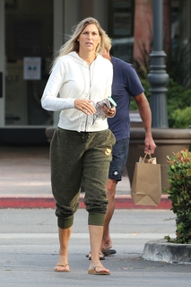 Gabrielle Reece feet photo thumbnail