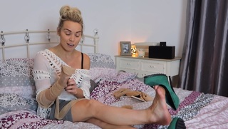 Gabrielle Taylor feet photo thumbnail