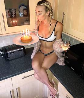 Gabrielle Taylor feet photo thumbnail