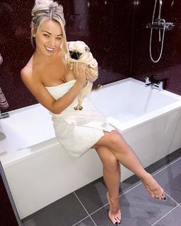 Gabrielle Taylor feet photo thumbnail