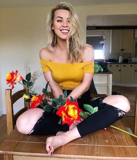 Gabrielle Taylor feet photo thumbnail