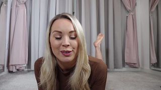 Gabrielle Taylor feet photo thumbnail