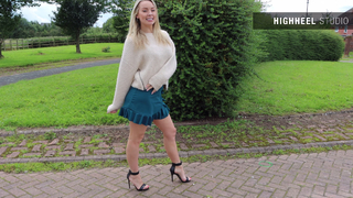 Gabrielle Taylor feet photo thumbnail