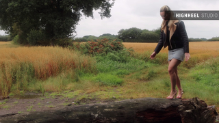 Gabrielle Taylor feet photo thumbnail