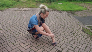 Gabrielle Taylor feet photo thumbnail