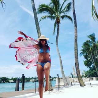 Gabrielle Union feet photo thumbnail