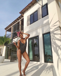Gabrielle Union feet photo thumbnail