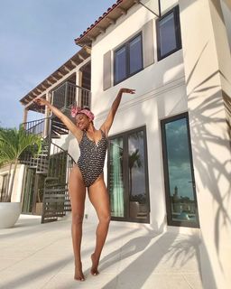 Gabrielle Union feet photo thumbnail