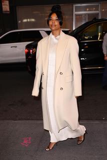 Gabrielle Union feet photo thumbnail