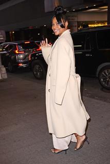 Gabrielle Union feet photo thumbnail