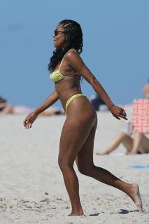 Gabrielle Union feet photo thumbnail