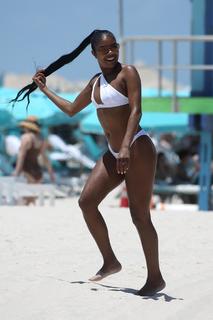 Gabrielle Union feet photo thumbnail