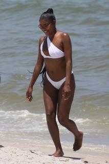 Gabrielle Union feet photo thumbnail