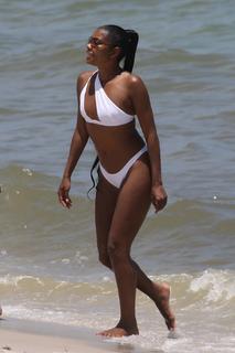 Gabrielle Union feet photo thumbnail